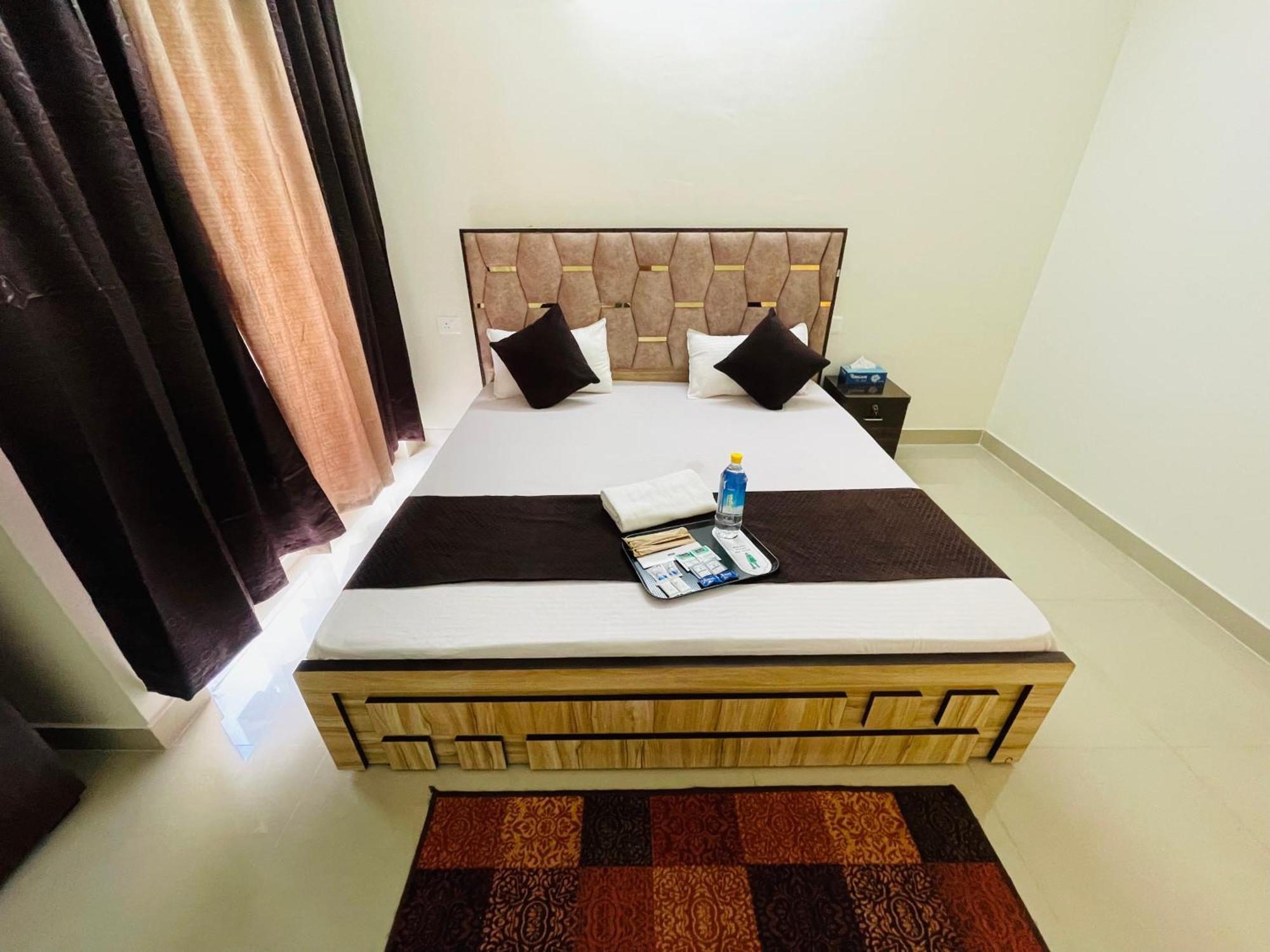 Atulyam Stays Sushant Golf City Lucknow Exterior photo